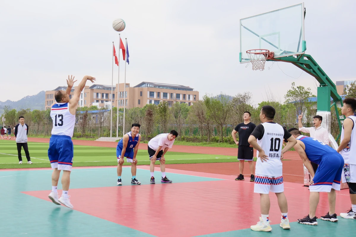 刻苦训练篮球时如何避免受伤的建议_2